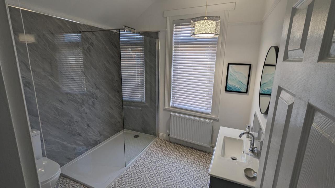Seaside Escapes - With Relaxing Hot Tub! Villa Скарбъро Екстериор снимка